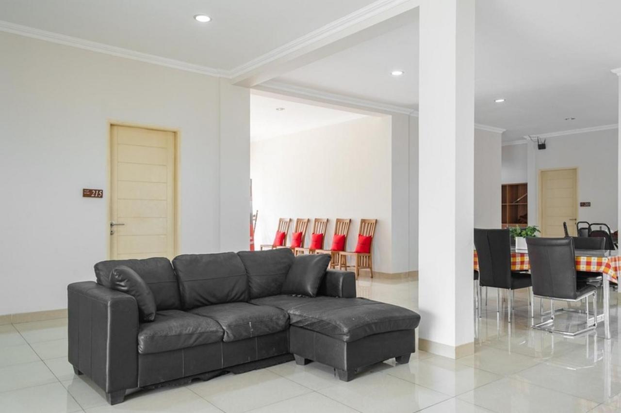 فندق Reddoorz Near Siloam Karawaci 3 تانجيرانغْ المظهر الخارجي الصورة