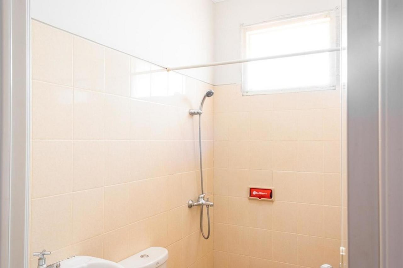 فندق Reddoorz Near Siloam Karawaci 3 تانجيرانغْ المظهر الخارجي الصورة