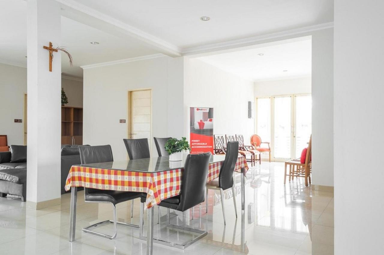 فندق Reddoorz Near Siloam Karawaci 3 تانجيرانغْ المظهر الخارجي الصورة